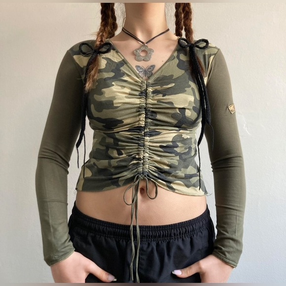 Army Green Camo Crop Top 💚 - Picture 2 of 5